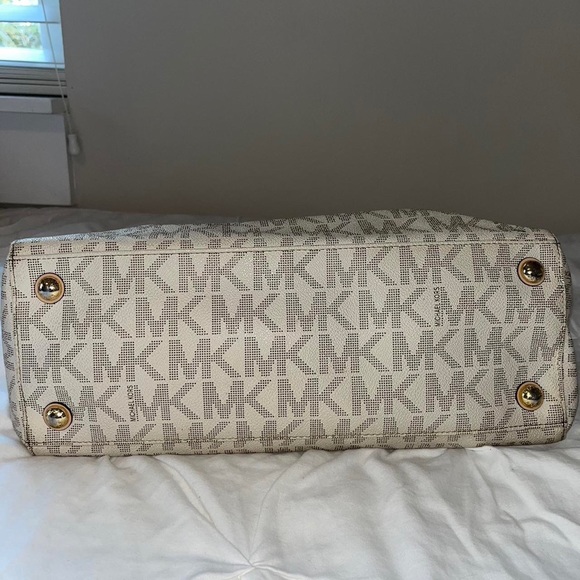 Michael Kors Tote bag Cream and Tan colors RARE - Picture 4 of 4